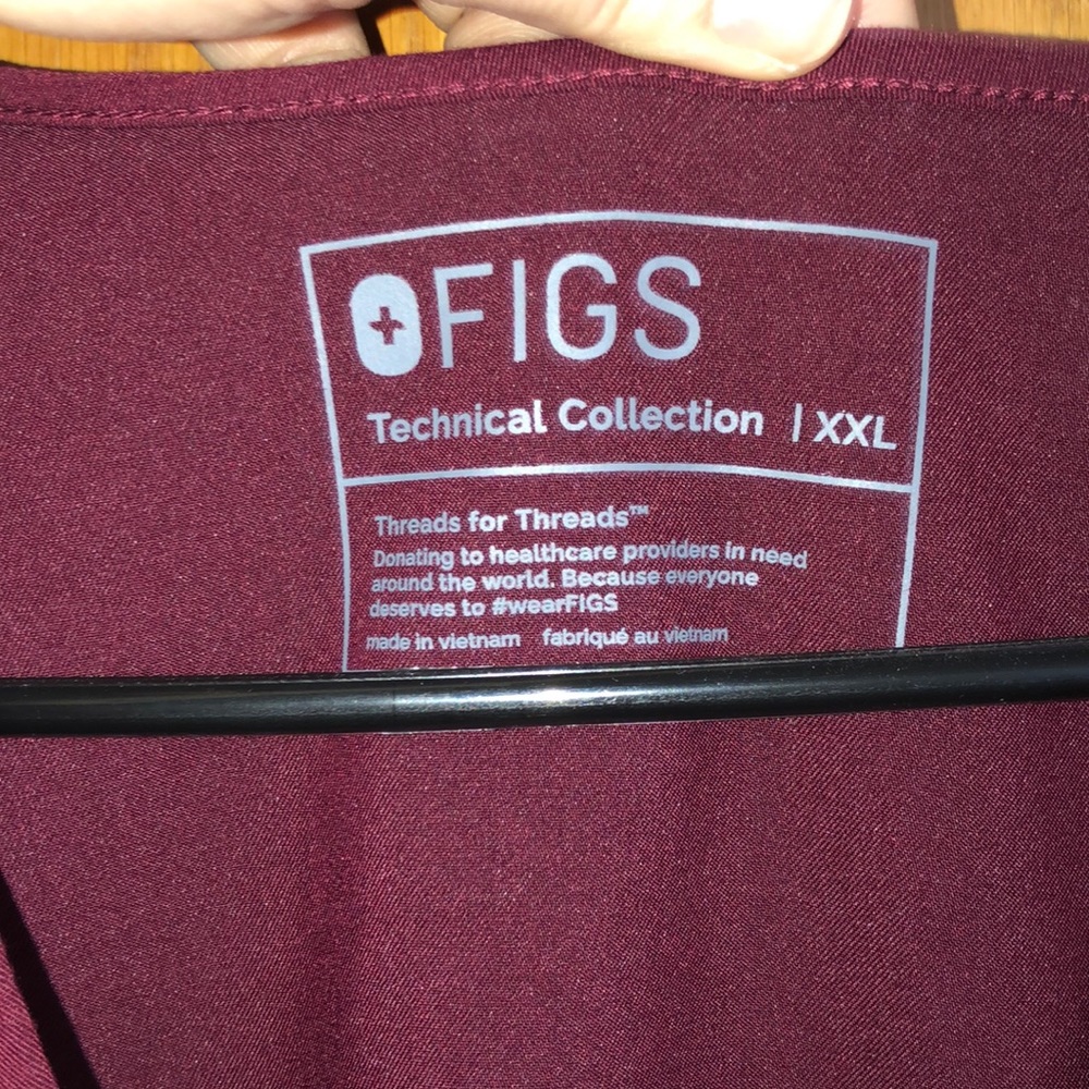 FIGS XXL technical collection. Burgundy top